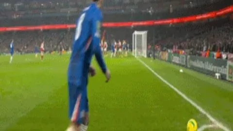 阿爾瓦雷斯蟬聯三冠，創下世界盃獨一無二的紀錄！